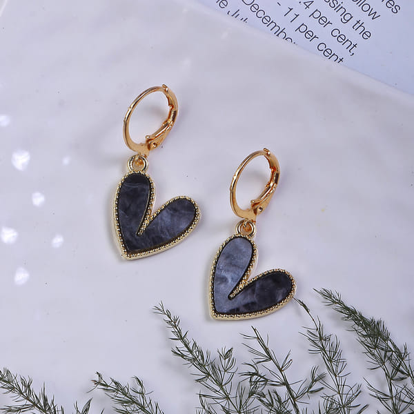 Charming Black Heart Earrings