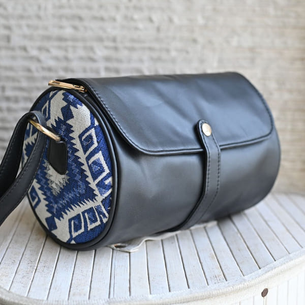 Sling Bag Round Black
