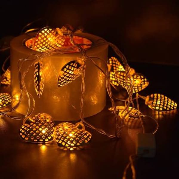 String Lights - 16 Hearts - 3 Mtr - Gold